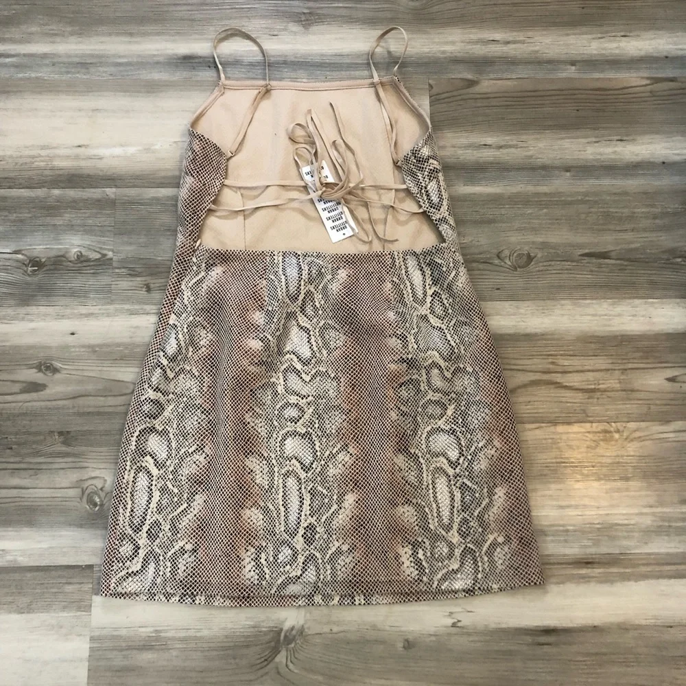 Urban Outfitters dress NWT, faux snake print, size medium - Picture 4 of 6